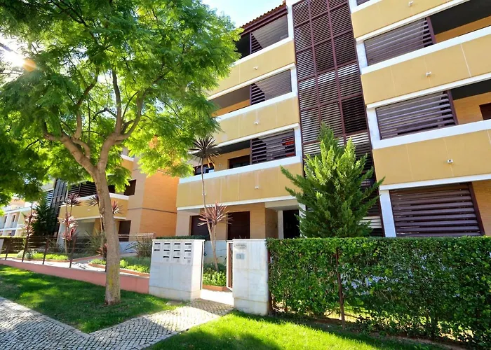 Monte Laguna - Clever Details فيلامورا